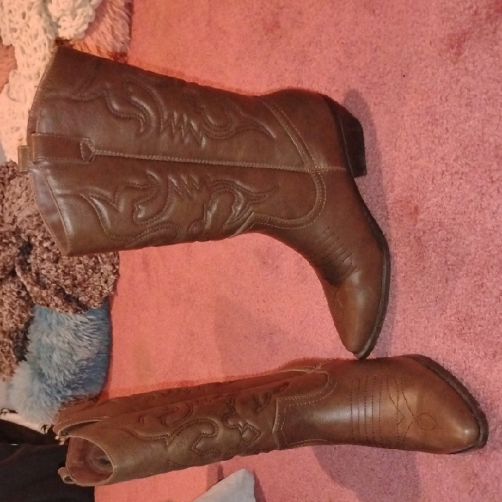 Soda Brown Heeled Western Boots
